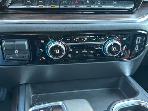 Used 2024 GMC Sierra 1500 SLT w/ SLT Premium Plus Package image 28