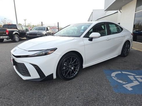 Used 2025 Toyota Camry SE w/ Convenience Package image 23