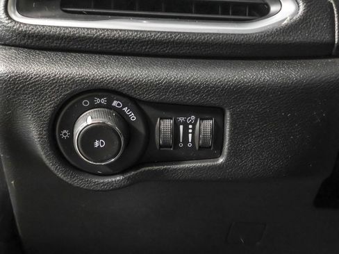 Used 2018 Chrysler Pacifica Limited w/ S Appearance Package image 28