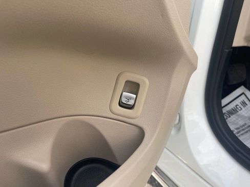 Used 2015 Mercedes-Benz C 300 4MATIC Sedan image 26