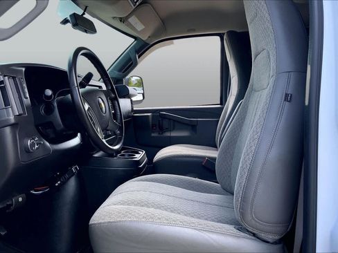 Used 2018 Chevrolet Express 3500 LT w/ LT Preferred Equipment Group RWD image 8