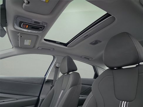 Certified 2024 Hyundai Elantra SEL w/ Convenience Package image 12