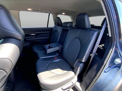 Used 2024 Toyota Grand Highlander AWD image 21