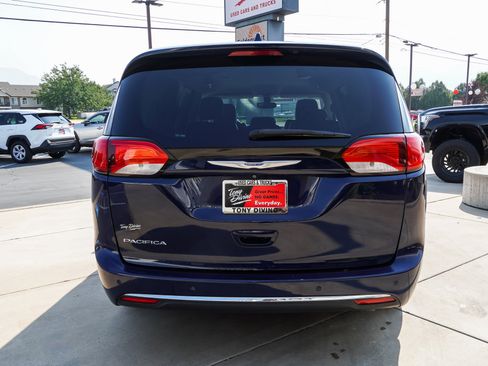 Used 2018 Chrysler Pacifica Touring-L FWD image 7