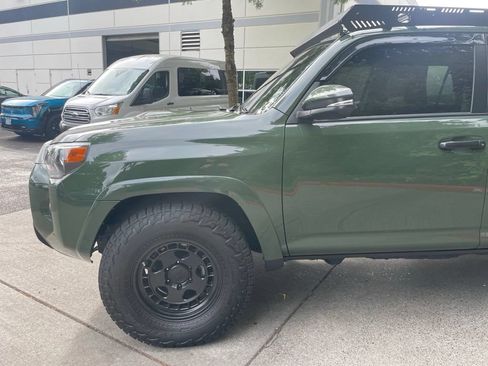 Used 2022 Toyota 4Runner TRD Off-Road Premium AWD/4WD image 7