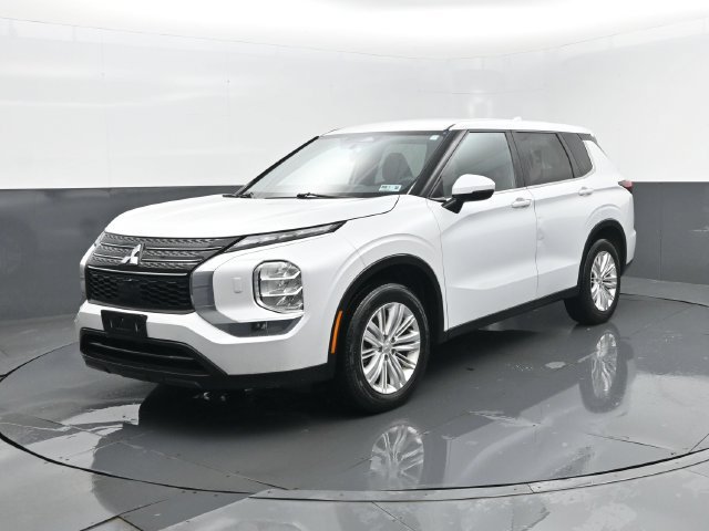 Used 2024 Mitsubishi Outlander ES AWD/4WD image 2