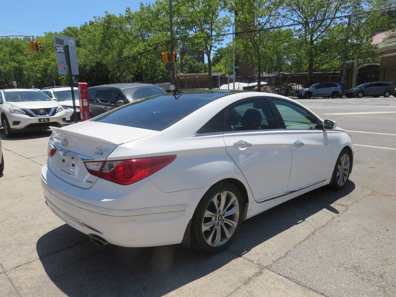 Used 2012 Hyundai Sonata Limited w/ Navigation Pkg FWD image 4
