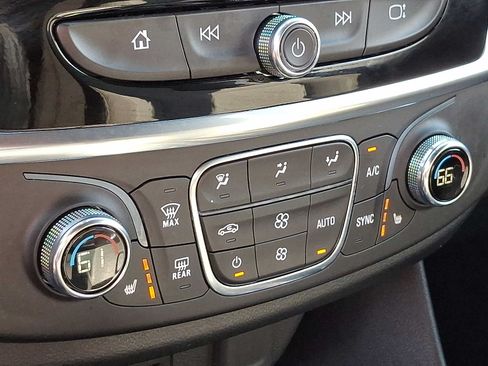 Used 2023 Chevrolet Traverse LT AWD/4WD image 16