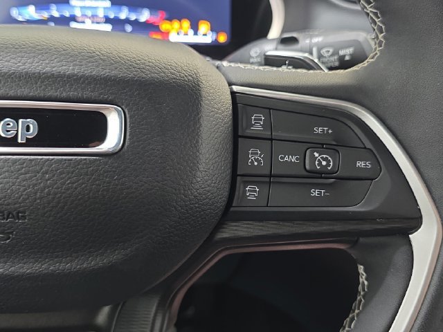 Used 2024 Jeep Grand Cherokee Altitude AWD/4WD image 17