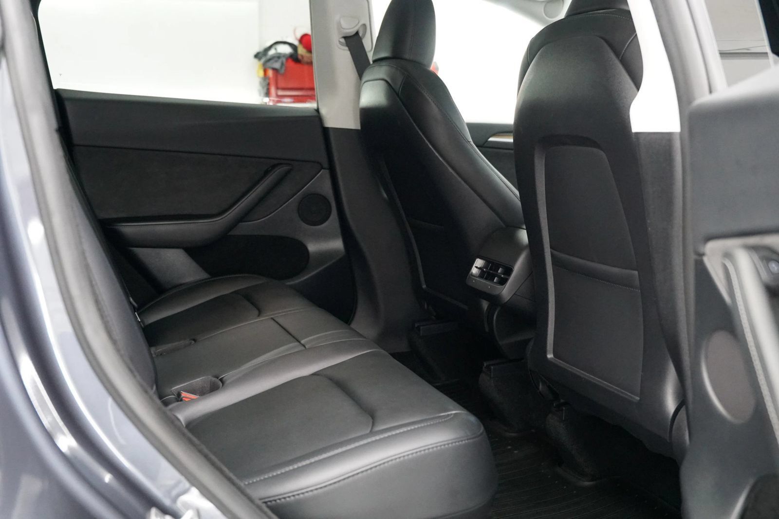 Used 2023 Tesla Model Y Long Range AWD/4WD image 28
