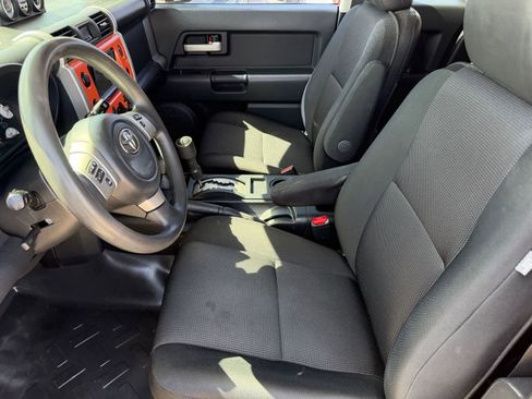 Used 2014 Toyota FJ Cruiser 4WD w/ Convenience Package image 13