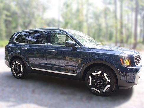 New 2025 Kia Telluride S image 15