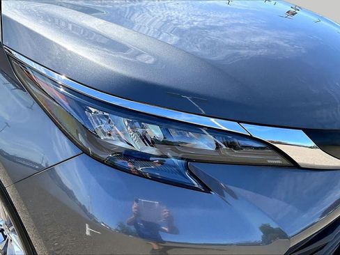Certified 2025 Toyota Sienna XLE FWD image 27