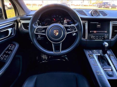 Used 2018 Porsche Macan AWD/4WD image 7