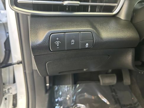 Used 2025 Hyundai Elantra SE FWD image 33