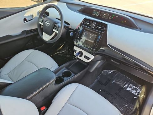 Used 2017 Toyota Prius Two w/ Carpet Mat Package FWD image 26