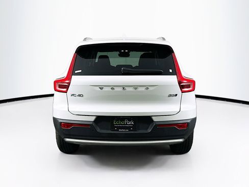 Used 2025 Volvo XC40 B5 Plus image 7
