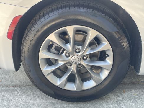 Used 2026 Chrysler Pacifica Limited FWD image 39
