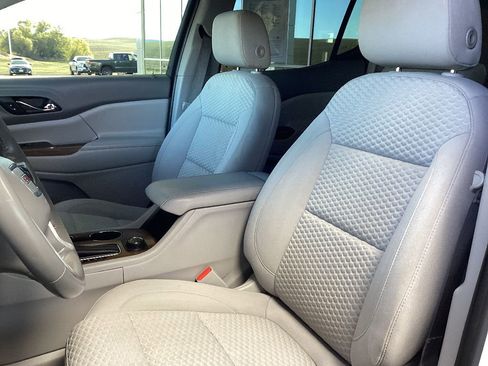 Used 2018 GMC Acadia SLE w/ LPO, Black Accent Package image 12