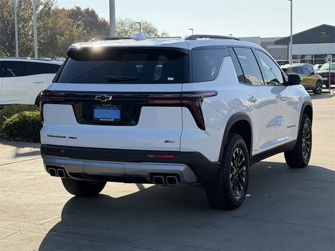 Used 2024 Chevrolet Traverse Z71 image 4