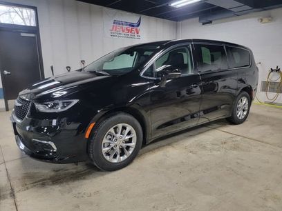Used 2024 Chrysler Pacifica Touring-L