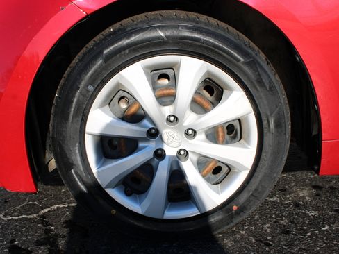 Used 2020 Toyota Corolla LE image 45