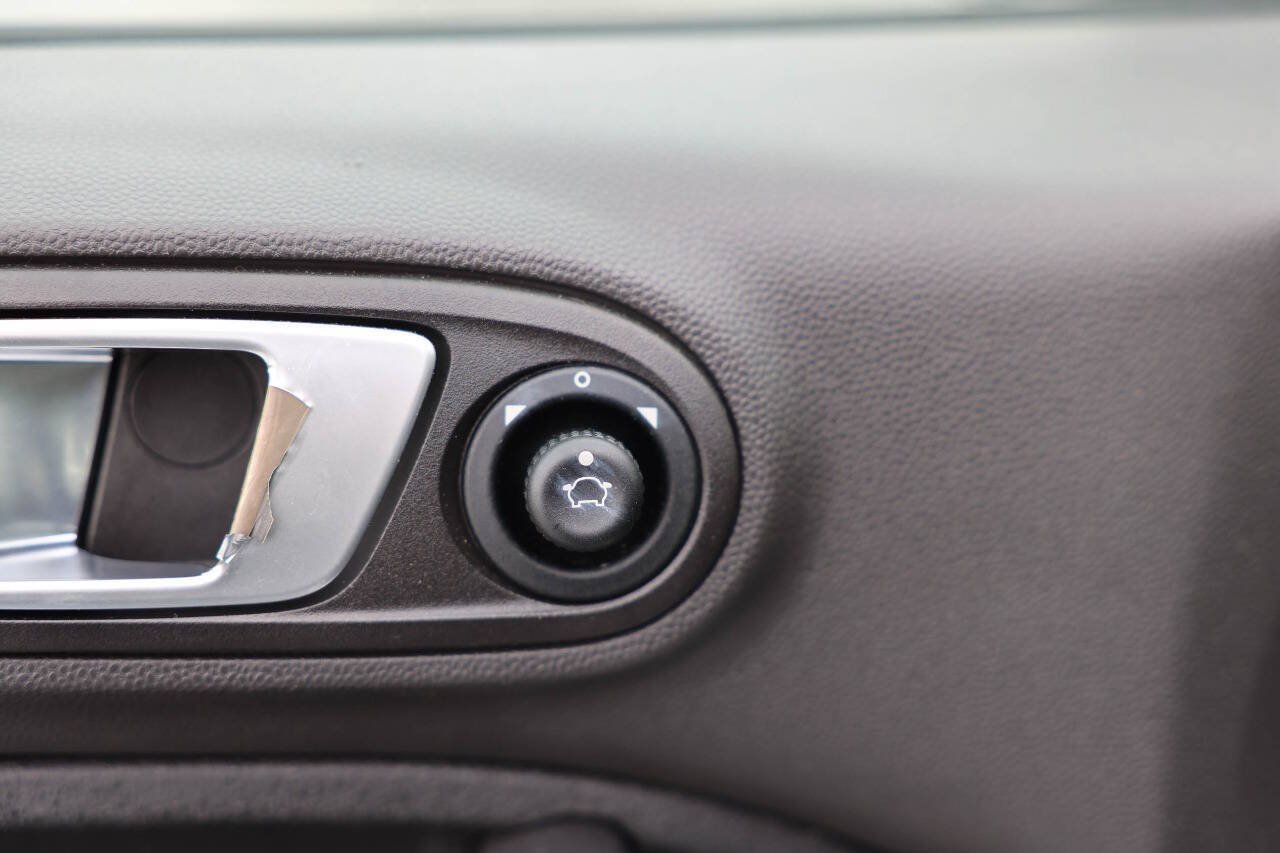 Used 2015 Ford Fiesta SE FWD image 16