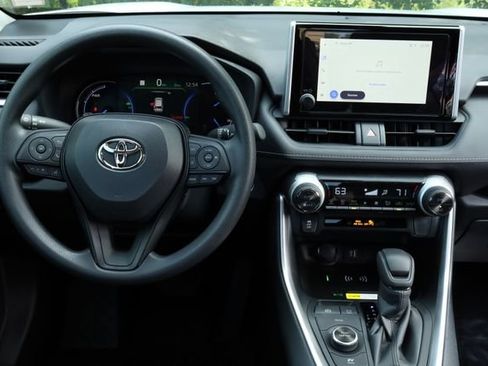 Used 2025 Toyota RAV4 XLE image 31