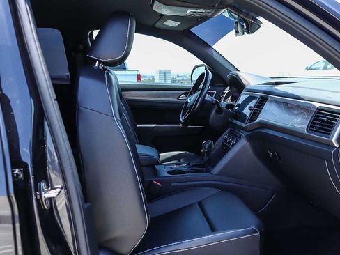 Certified 2020 Volkswagen Atlas Cross Sport SE FWD image 16