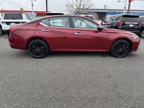 Used 2025 Nissan Altima 2.5 SV w/ SV Special Edition Package image 8