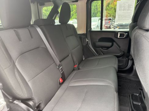 Used 2023 Jeep Wrangler Unlimited w/ Sun & Screen Package AWD/4WD image 26