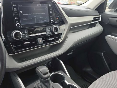 Used 2022 Toyota Highlander L FWD image 36