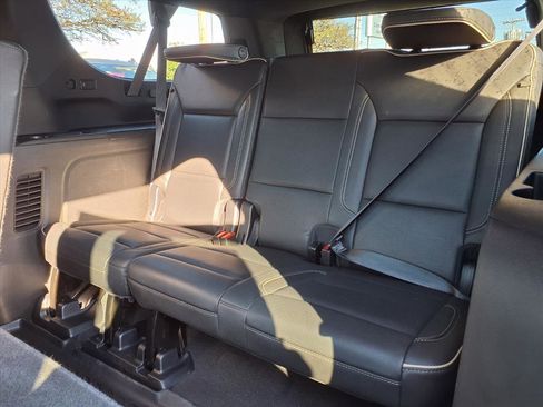 Used 2022 GMC Yukon XL SLT image 8