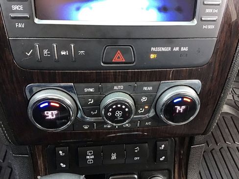 Used 2016 Chevrolet Traverse LT image 24