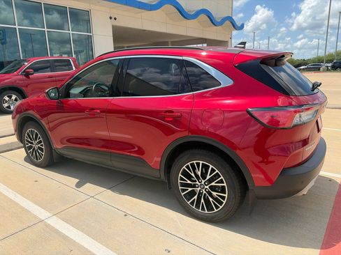 Used 2022 Ford Escape Titanium w/ Titanium Premium Package FWD image 3