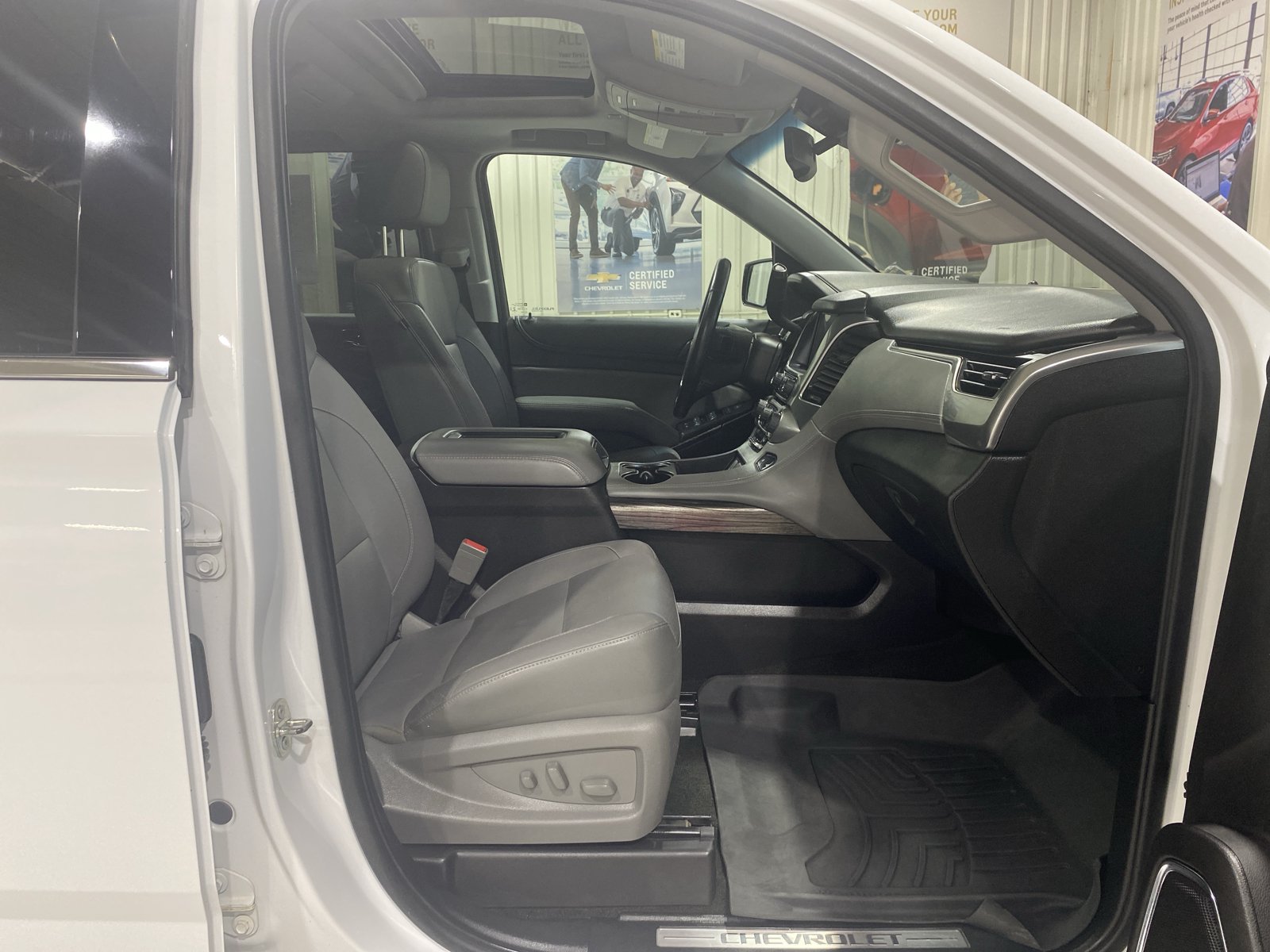 Used 2018 Chevrolet Suburban LT AWD/4WD image 15