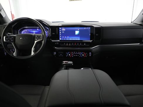 Used 2023 Chevrolet Silverado 1500 LT Trail Boss w/ Convenience Package II image 2