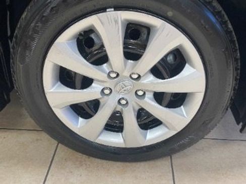 Used 2021 Toyota Corolla SE FWD image 33