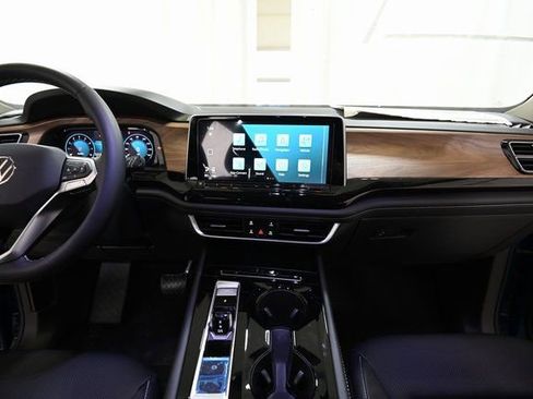 New 2026 Volkswagen Atlas SE image 2