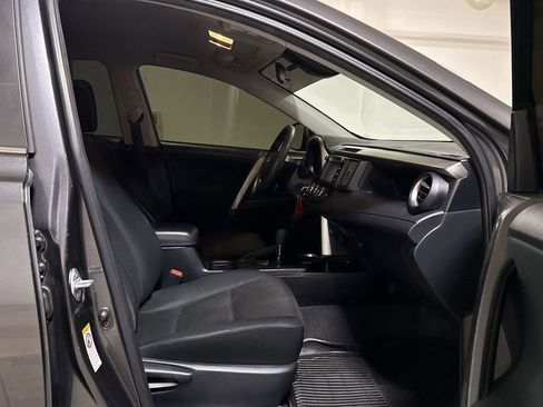 Used 2018 Toyota RAV4 LE w/ All Weather Liner Package FWD image 21