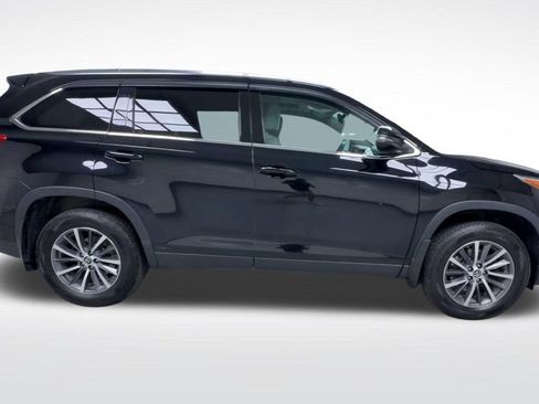 Used 2019 Toyota Highlander XLE AWD/4WD image 9