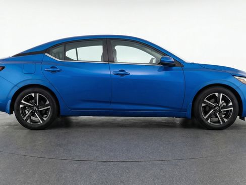 Used 2025 Nissan Sentra SV image 11
