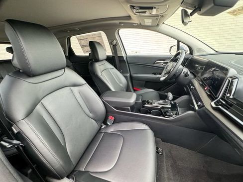 Used 2025 Kia Sportage EX FWD image 21
