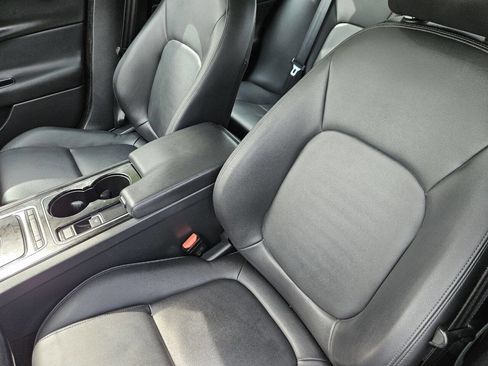 Used 2017 Jaguar XE Premium image 12