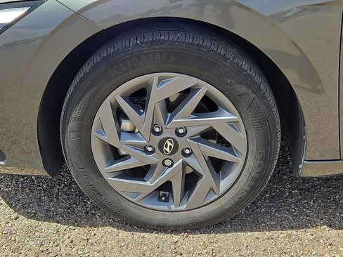 Used 2024 Hyundai Elantra SEL image 10