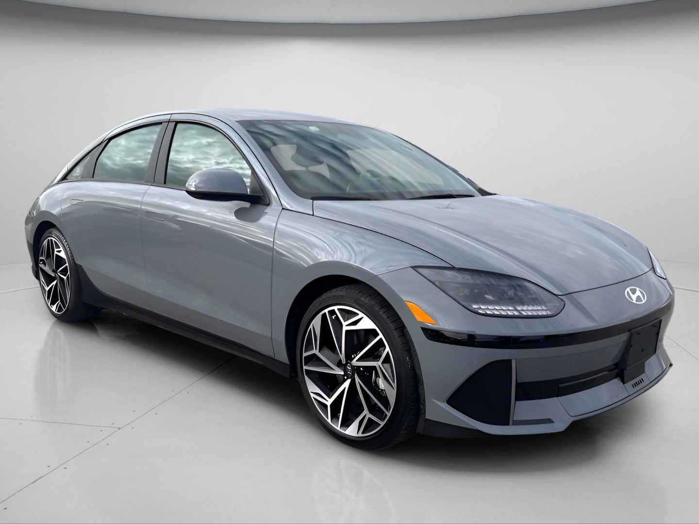 Used 2023 Hyundai Ioniq 6 SEL AWD/4WD image 2