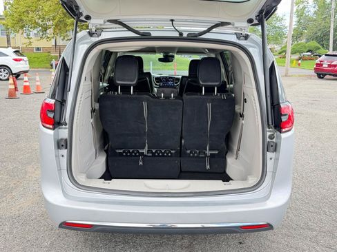 Used 2022 Chrysler Pacifica Touring-L FWD image 36
