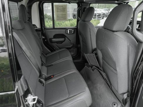 Used 2024 Jeep Gladiator Sport AWD/4WD image 38