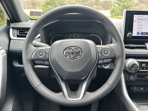 Used 2025 Toyota RAV4 SE image 7