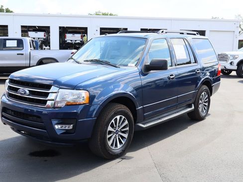 Used 2016 Ford Expedition XLT image 4